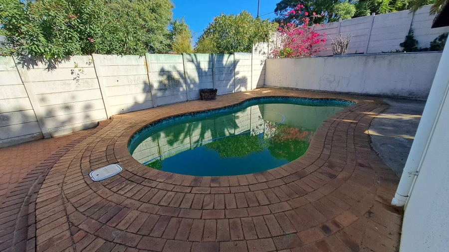 5 Bedroom Property for Sale in Amandelrug Western Cape